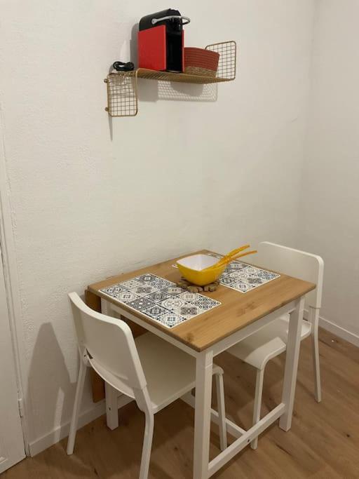 Appartement Hyper Centre Climatise Salon-de-Provence Esterno foto